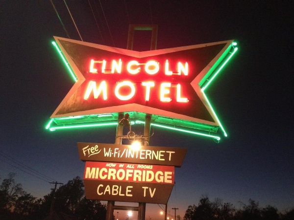 Lincoln Motel image 2